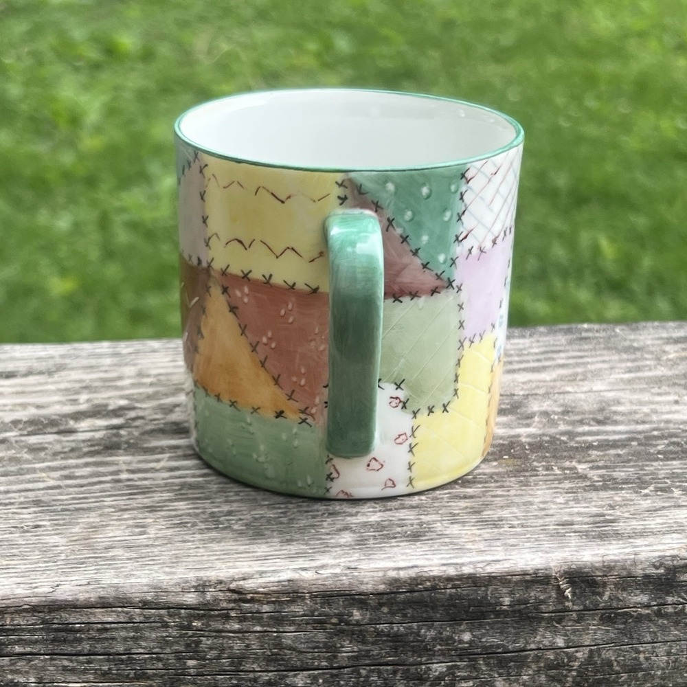 Vintage Hand Painted Patchwork Quilt Mug Pastel Folk Art Ceramic Cup Signed 77 - Picture 2 of 8